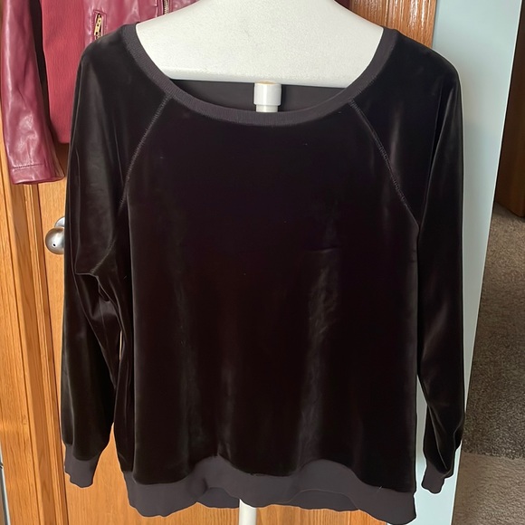 Cable & Gauge Tops - Cable and gauge Solid Velour Black Sweatshirt